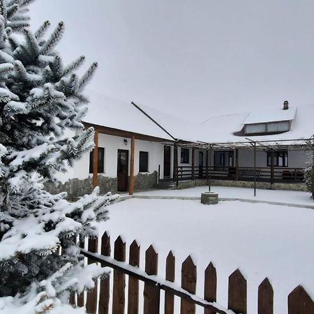 Casuta Din Deal Târgu Neamț Buitenkant foto