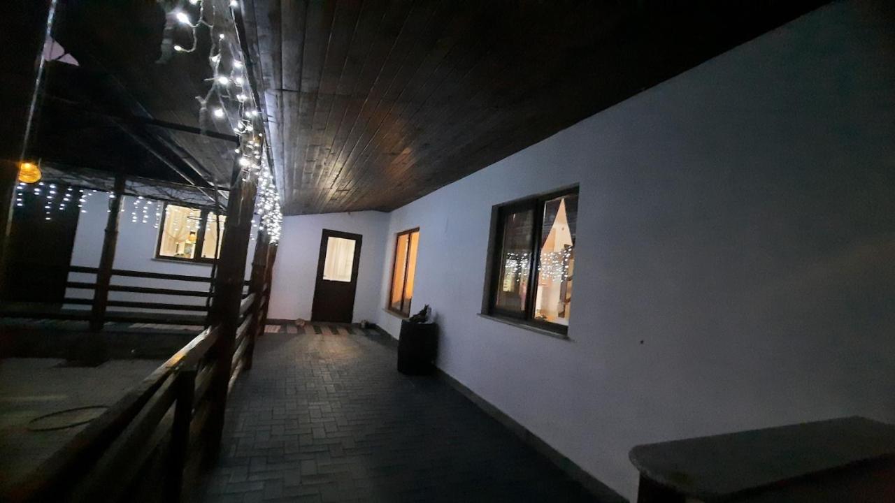 Casuta Din Deal Târgu Neamț Buitenkant foto