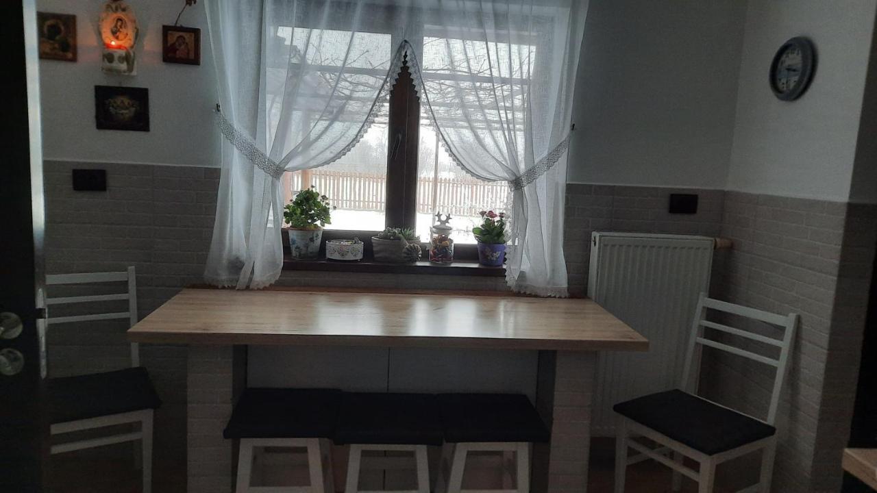 Casuta Din Deal Târgu Neamț Buitenkant foto
