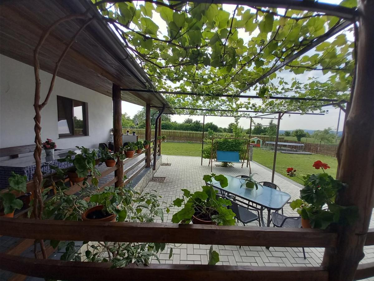 Casuta Din Deal Târgu Neamț Buitenkant foto