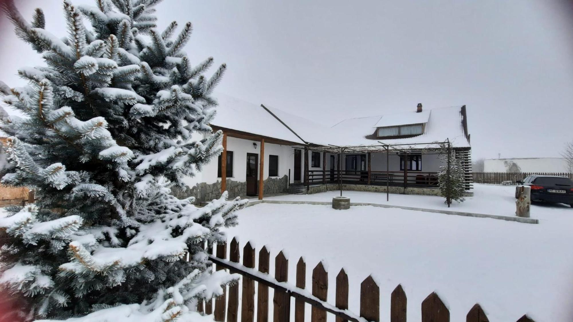 Casuta Din Deal Târgu Neamț Buitenkant foto