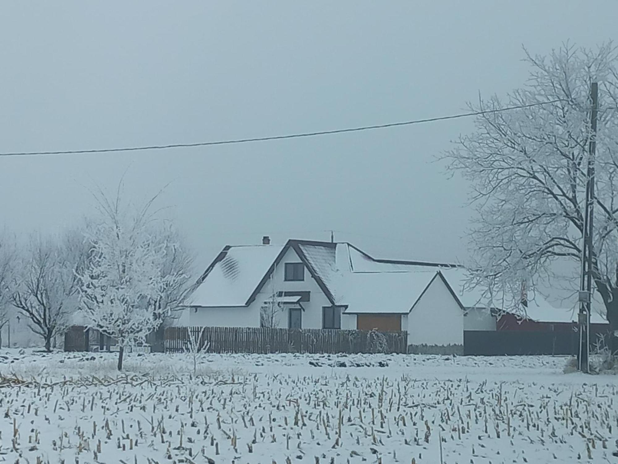Casuta Din Deal Târgu Neamț Buitenkant foto
